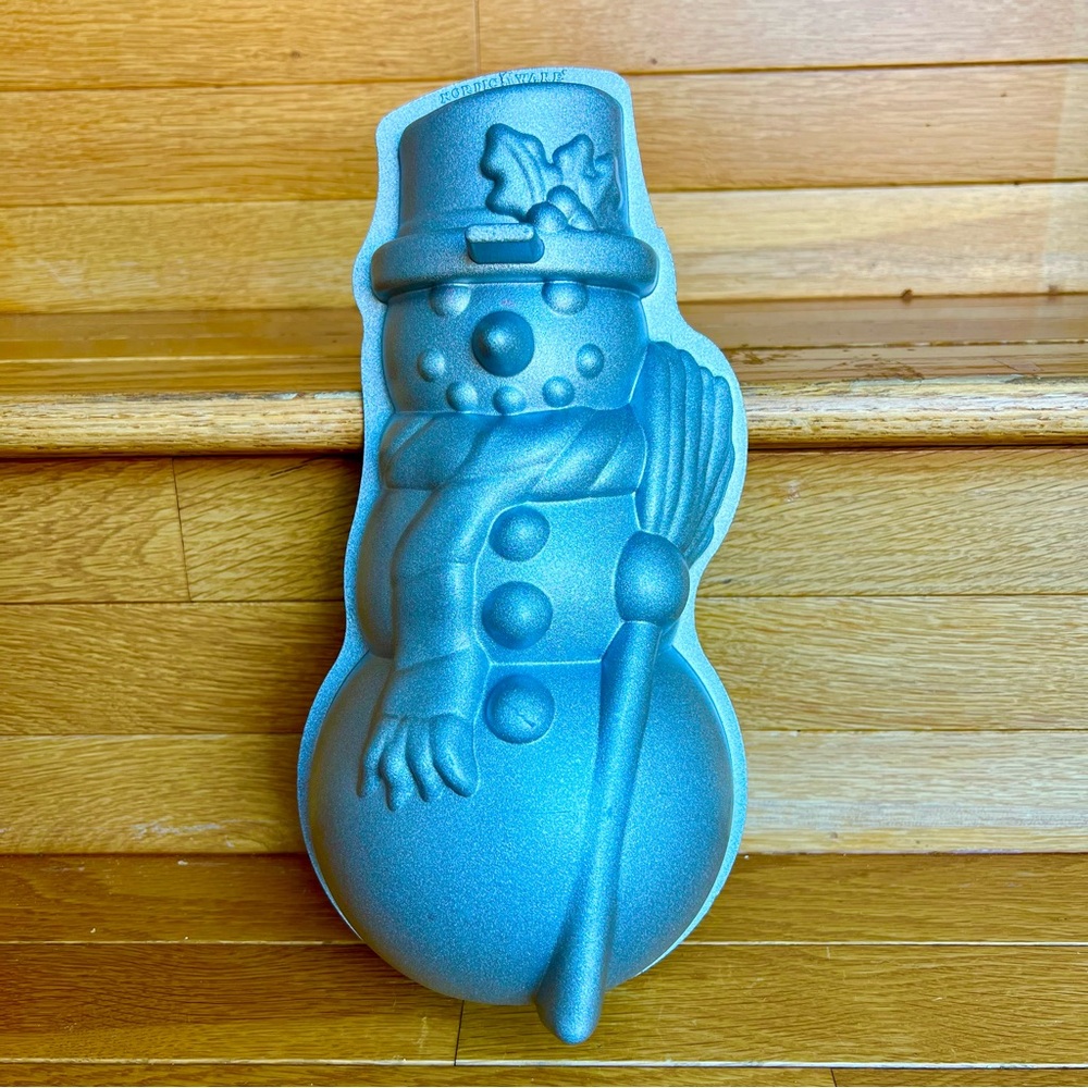 NORDIC WARE Snowman Cake Pan Christmas Baking Holiday Bake Pastry Tea Teacake